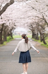 日本製小圓斗篷-米灰  (附針織胸針)