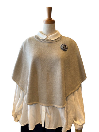 日本製小圓斗篷-米灰  (附針織胸針)